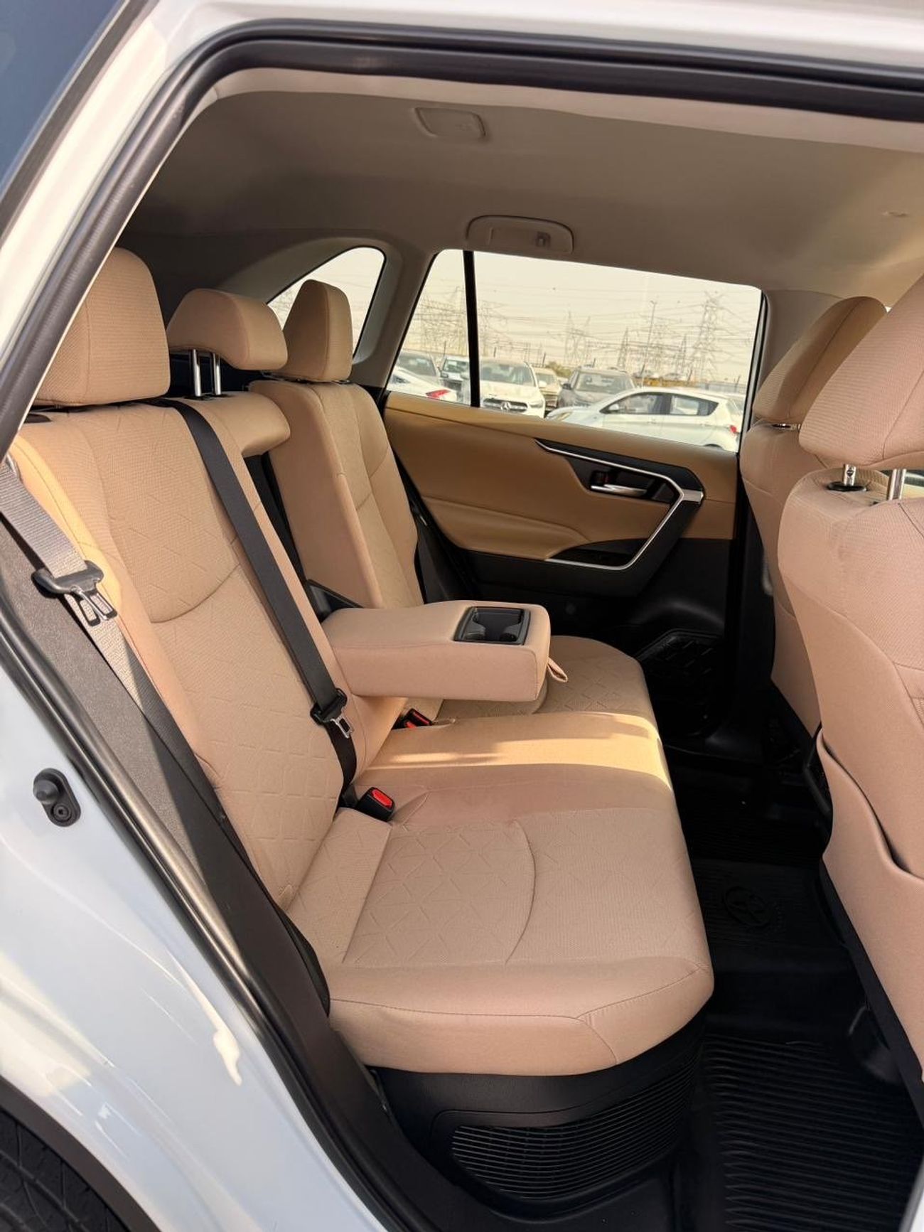 تويوتا راف ٤ XLE 2.5L