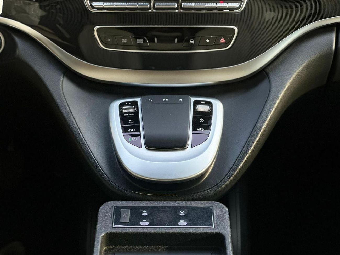 Mercedes-Benz V 250 Std 2.1L Mercedes Benz V250 VIP GCC