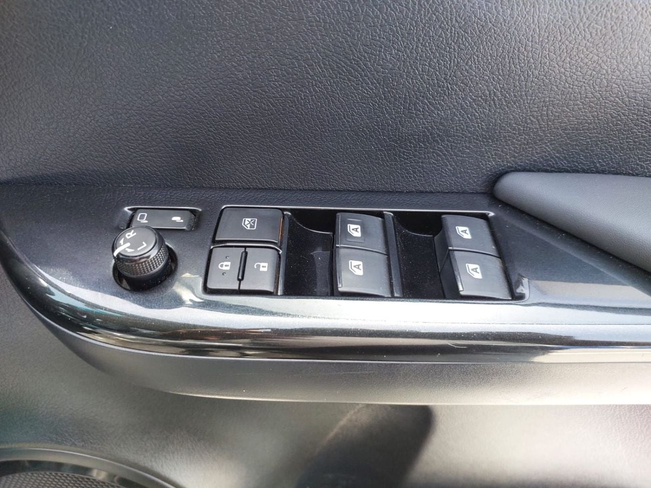 تويوتا هيلوكس TOYOTA HILUX PICKUP RHD 2017 MODEL 2.8 L DIESEL AUTOMATIC(PM93721)