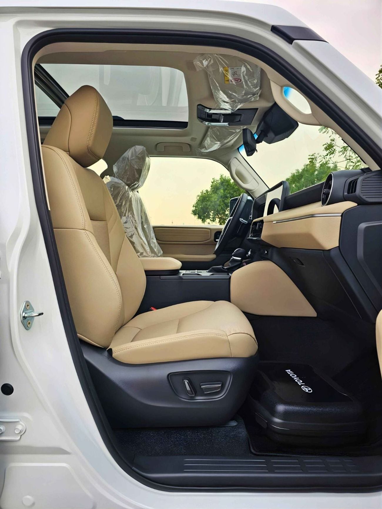 تويوتا برادو LUXURY TURBO/ 2.4L V4 PETROL/ 360* WITH HEADUP DISPLAY/ RADAR/ PANORAMIC (CODE # PPLX1)