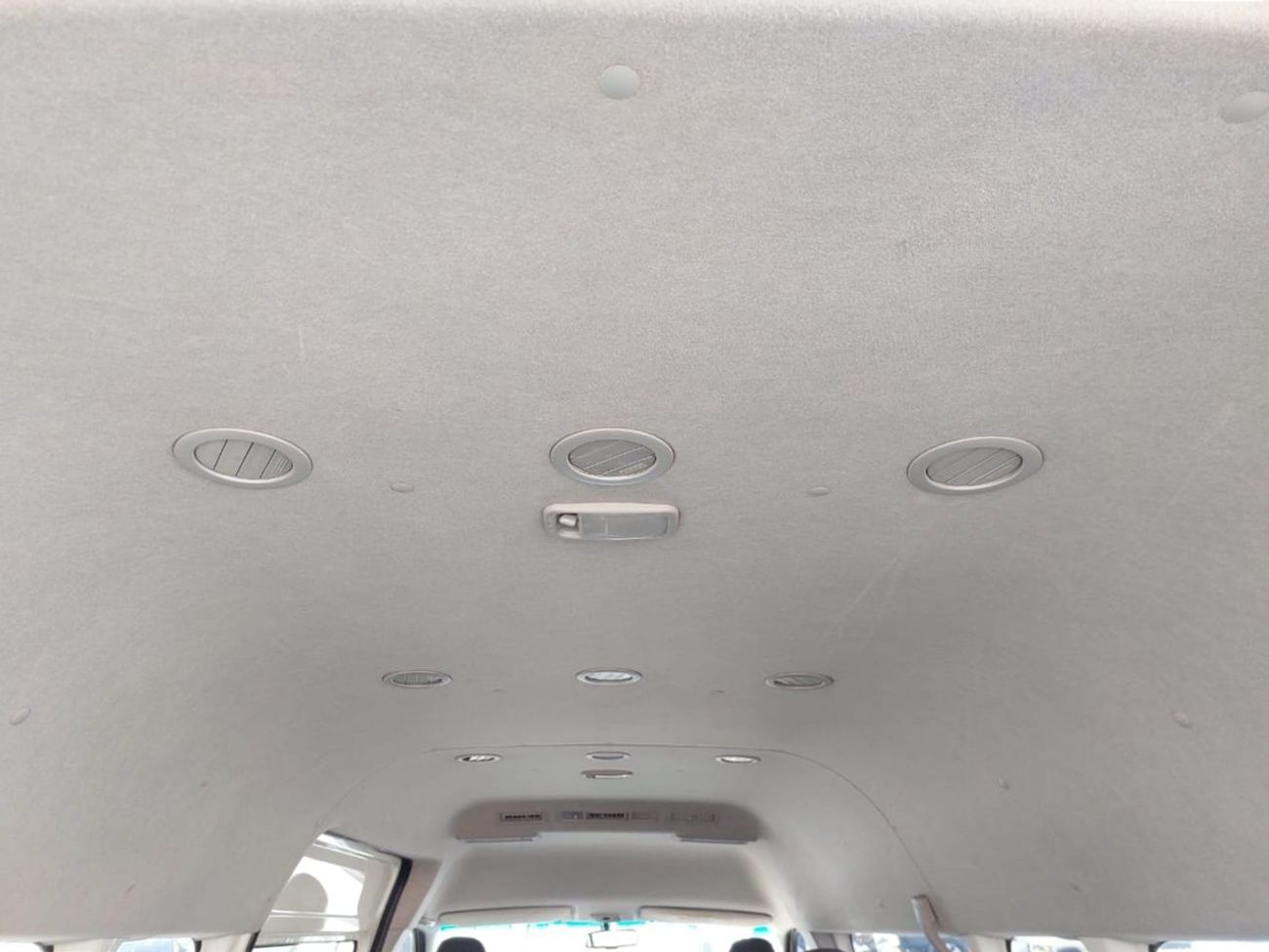 تويوتا هاياس TOYOTA HIACE COMMUTER VAN RHD 2015 MODEL 3.0 L DIESEL AUTOMATIC(PM22809)