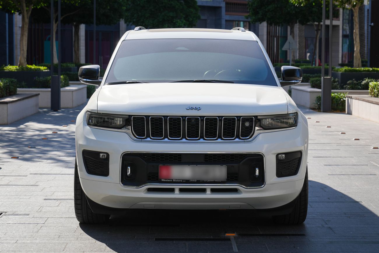 جيب جراند شيروكي overland 7seater