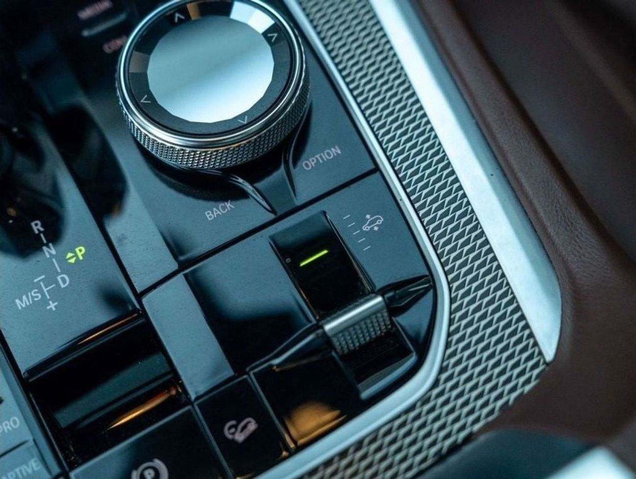 BMW X6 xDrive 40i 3.0L AED 3,145 • X6 XDRIVE 40i • 3.0L TURBO I6 • OFFICIAL BMW WARRANTY AND FULL SERVICE H