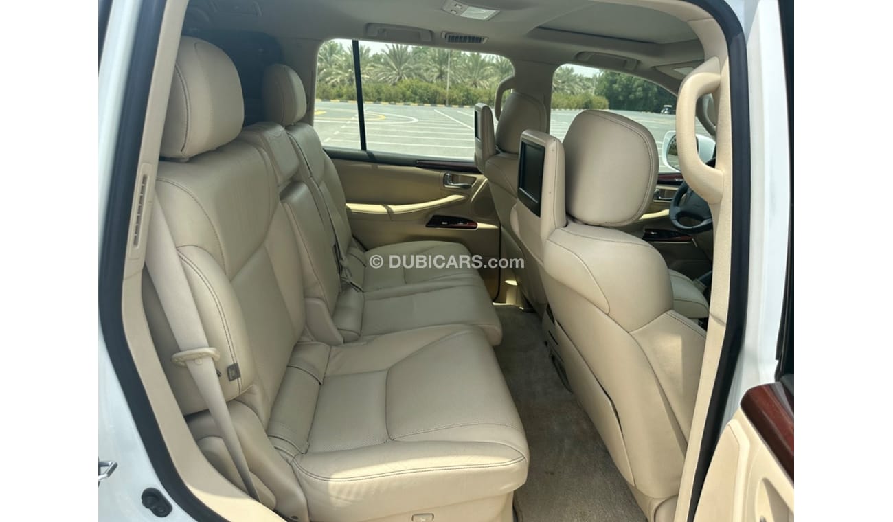 Lexus LX 570 Platinum MODEL 2014 GCC CAR PERFECT CONDITION INSIDE AND OUTSIDE FULL ORIGINAL PAINT ONE OWNER 2 key