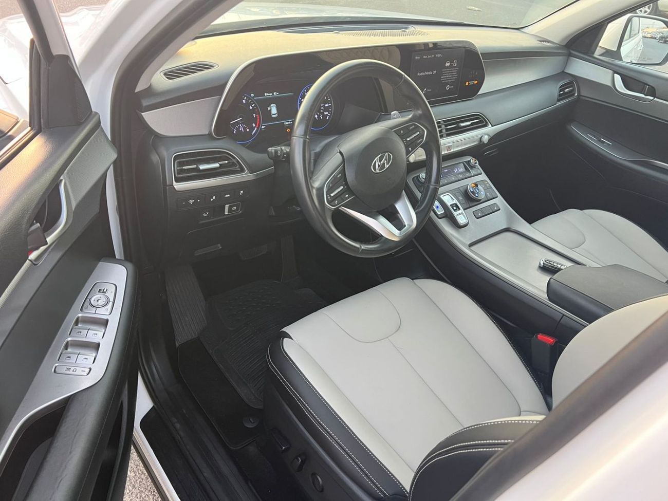 Hyundai Palisade 2021 Hyundai Palisade Sel - 3.8L V6 - Auto Trunk - Leather & Electric Seat - Key Engine Start Option