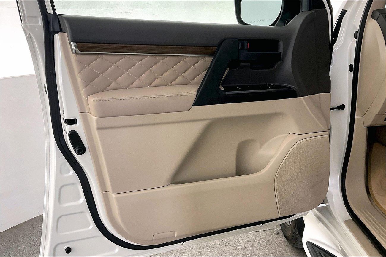 تويوتا لاند كروزر GXR | شامل الضمان | 0 ﺪﻔﻋﺓ ﺃﻮﻟﻯ