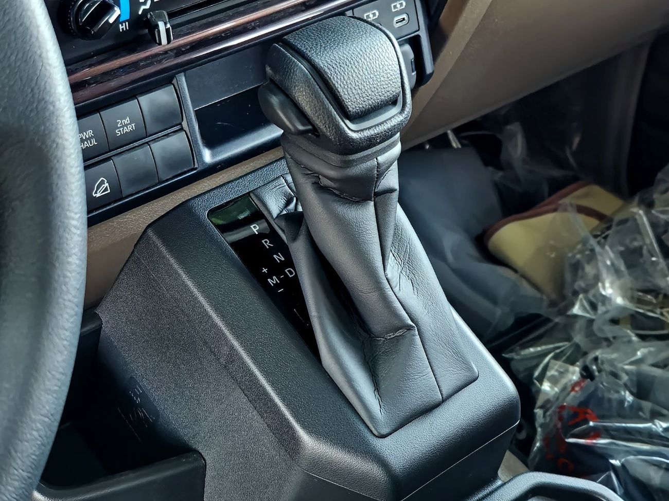 تويوتا لاند كروزر بيك آب TOYOTA LC79 PETROL DOUBLE CABIN 4.0 - FULL OPTIONS - AT - 2025 - BEIGE - OMANI