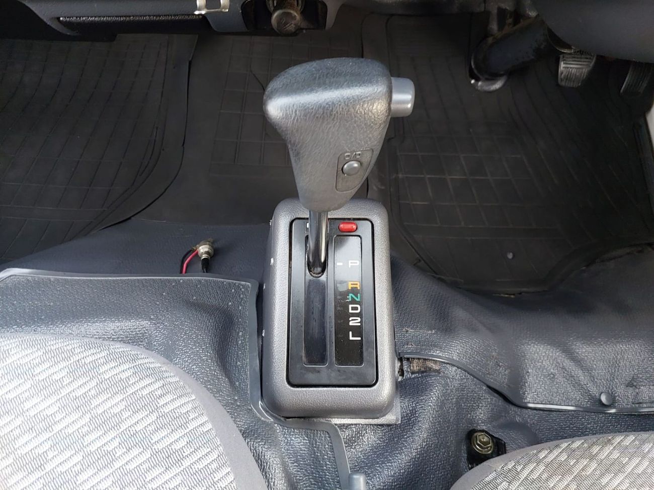 Toyota Hiace TOYOTA HIACE COMMUTER VAN RHD 2002 MODEL 3.0 L DIESEL AUTOMATIC(PM10827)