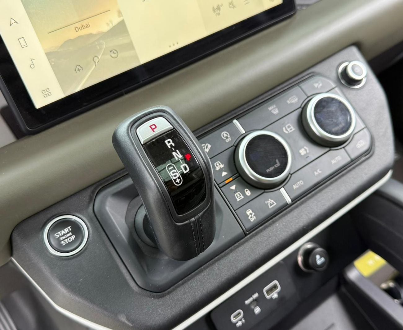 Land Rover Defender P400 90 HSE 3.0L (5 Seater) 2022 Land Rover Defender 90 HSE P400, 2027 LR Warranty, Full LR Service