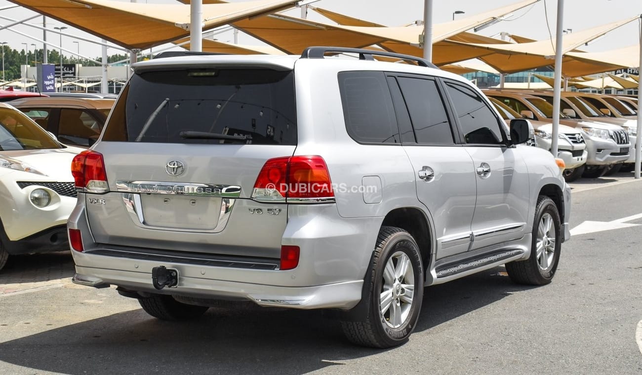 Toyota Land Cruiser VXR 5.7 V8