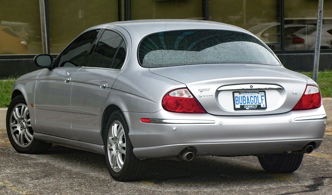 Jaguar S-Type exterior - Rear Right Angled