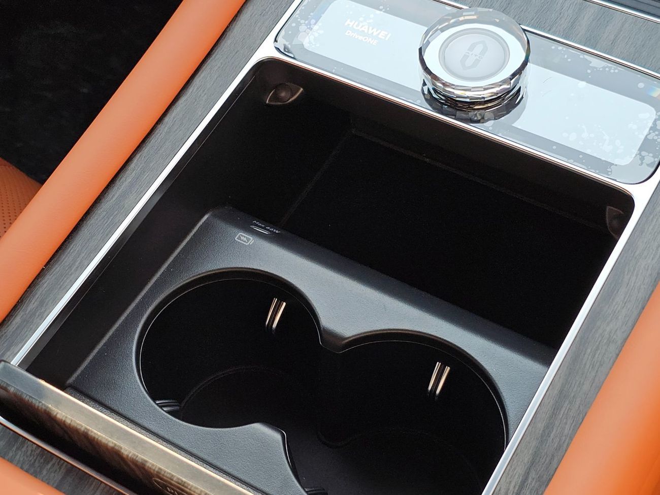 آيتو 9 AITO M9 1.5L Turbo, REEV, AWD 6 Seater, Model 2025