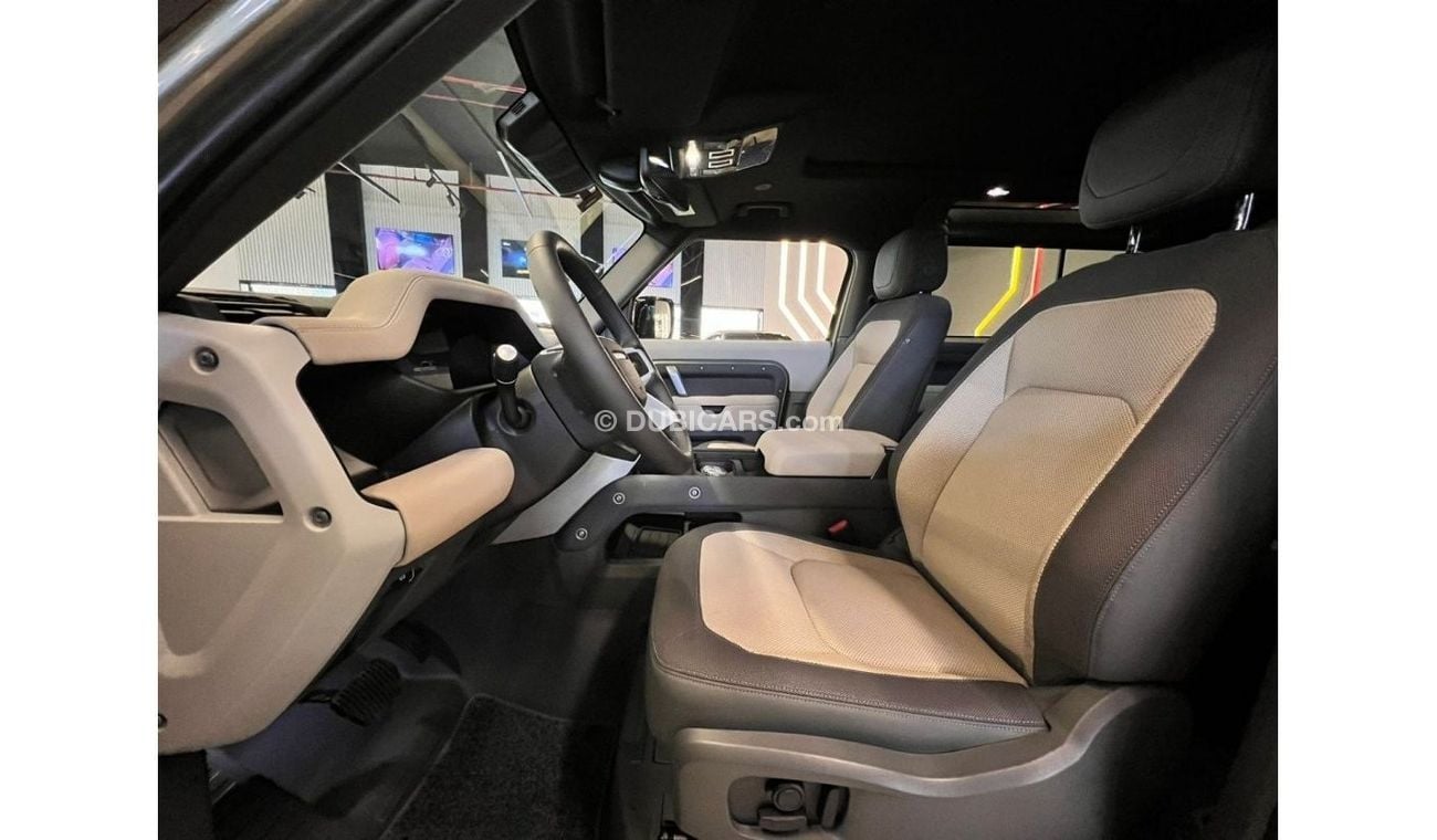 Land Rover Defender Defender 90 X-Dynamic P300 /V4 / 2023 /3 Year warranty and service contract