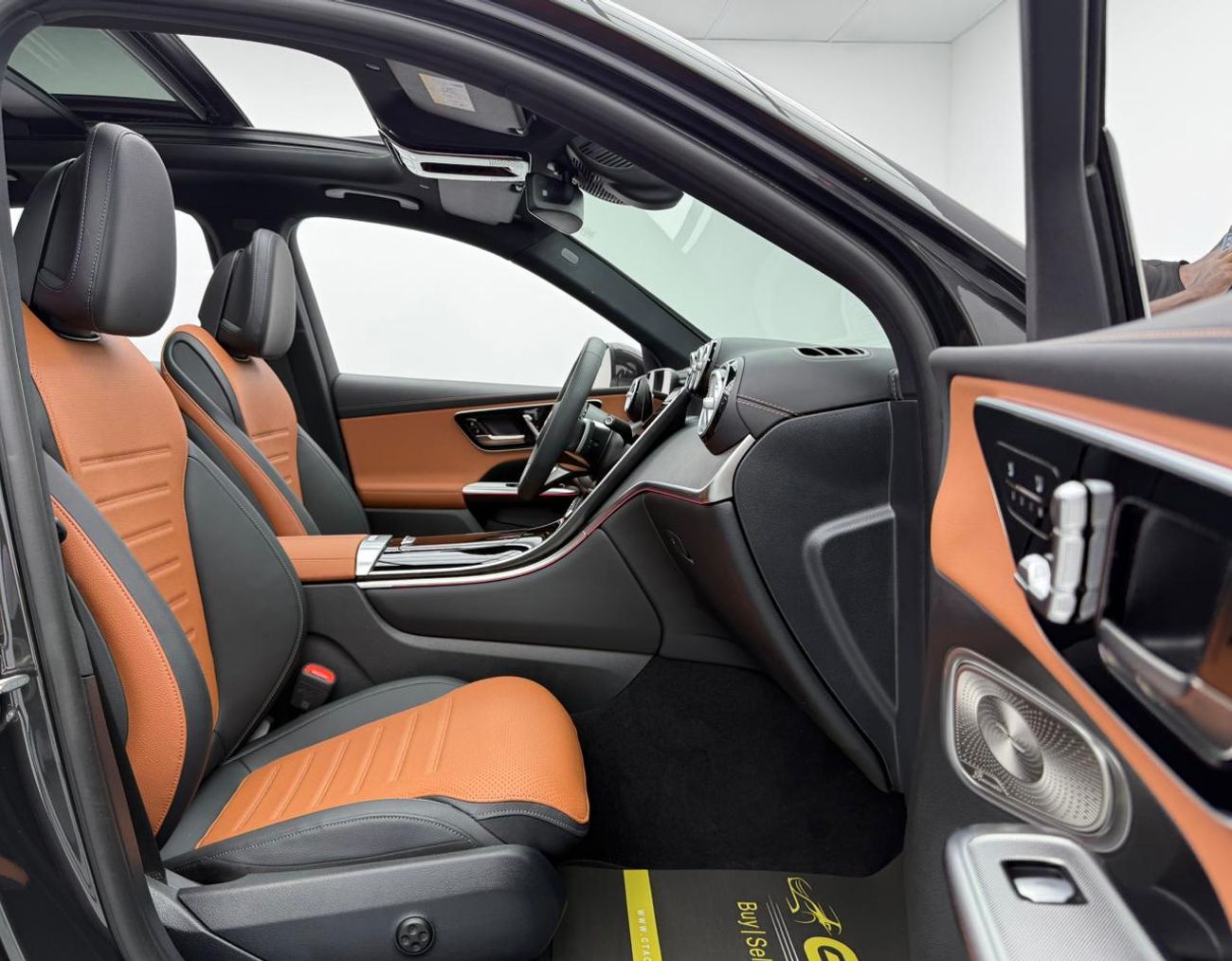 Mercedes-Benz GLC 200 4Matic 2025 Mercedes Benz GLC200 4MATIC, 2030 Mercedes Warranty, Low Km, Fully Loaded, GCC