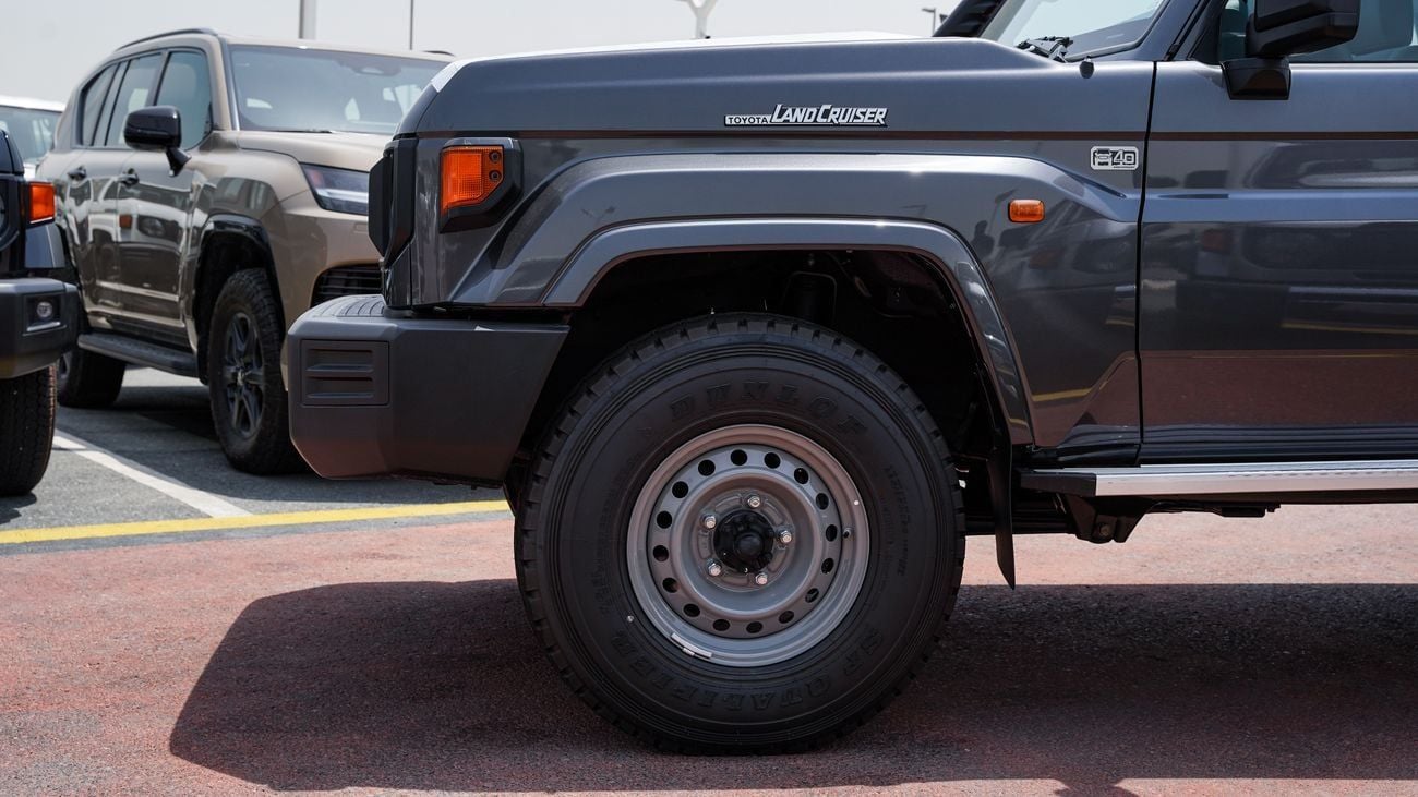 Toyota Land Cruiser Pickup 70 VXR