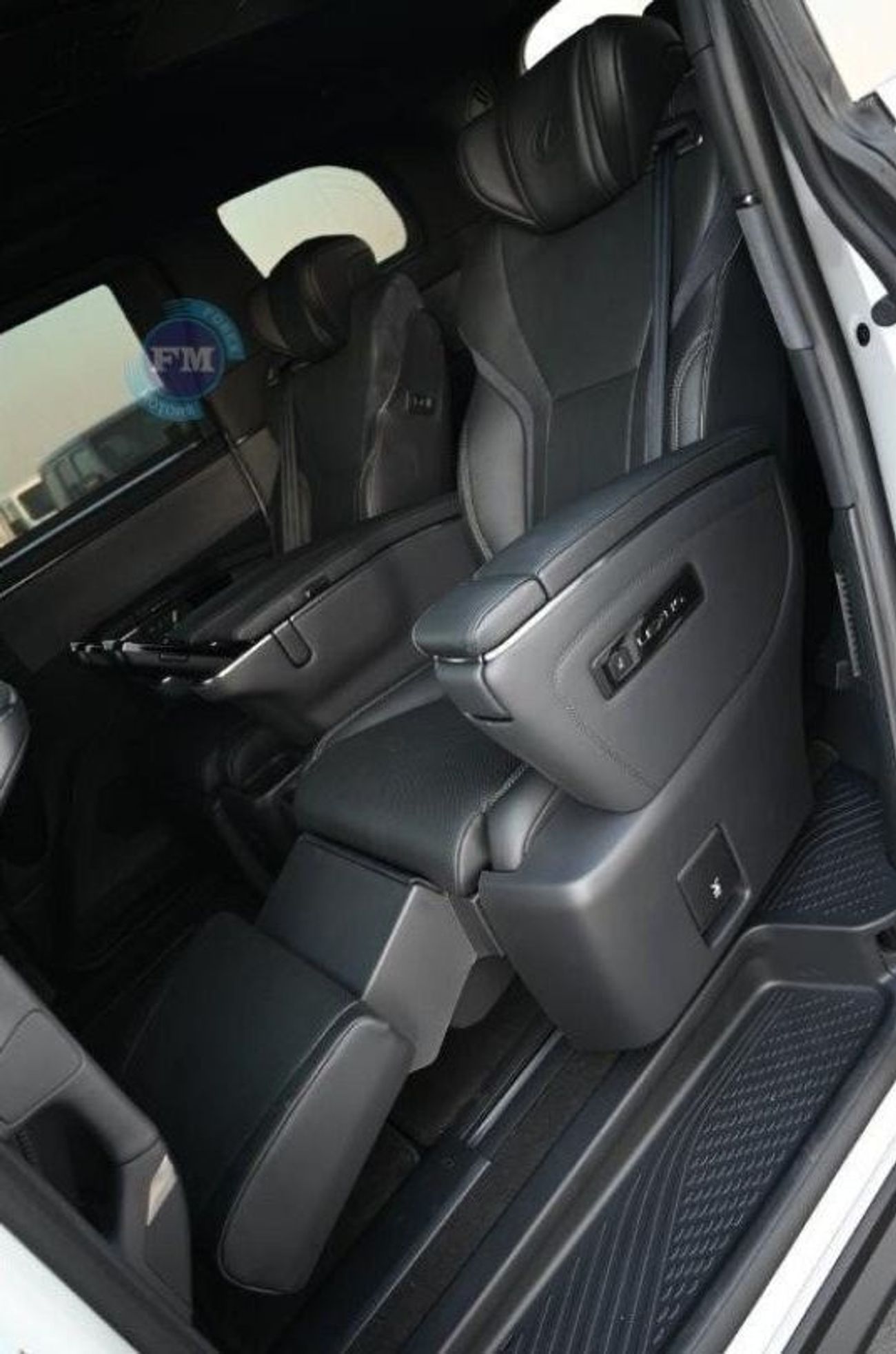 لكزس LM 350h 2.5L Automatic