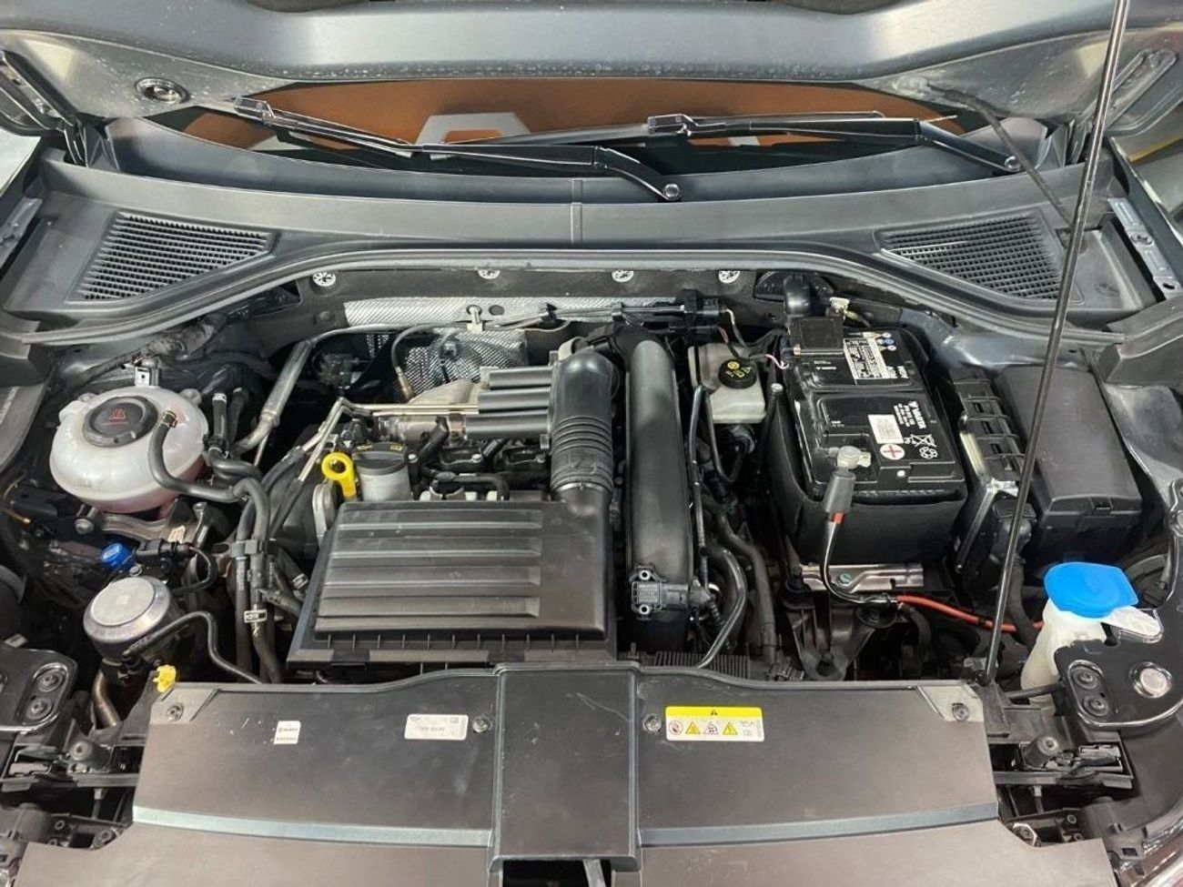 Volkswagen T ROC AED 1360 EMi @ 0% DP | Volkswagen T-Roc 2021 TREND LINE | 1.4L | GCC |  FWD | Under Warranty |