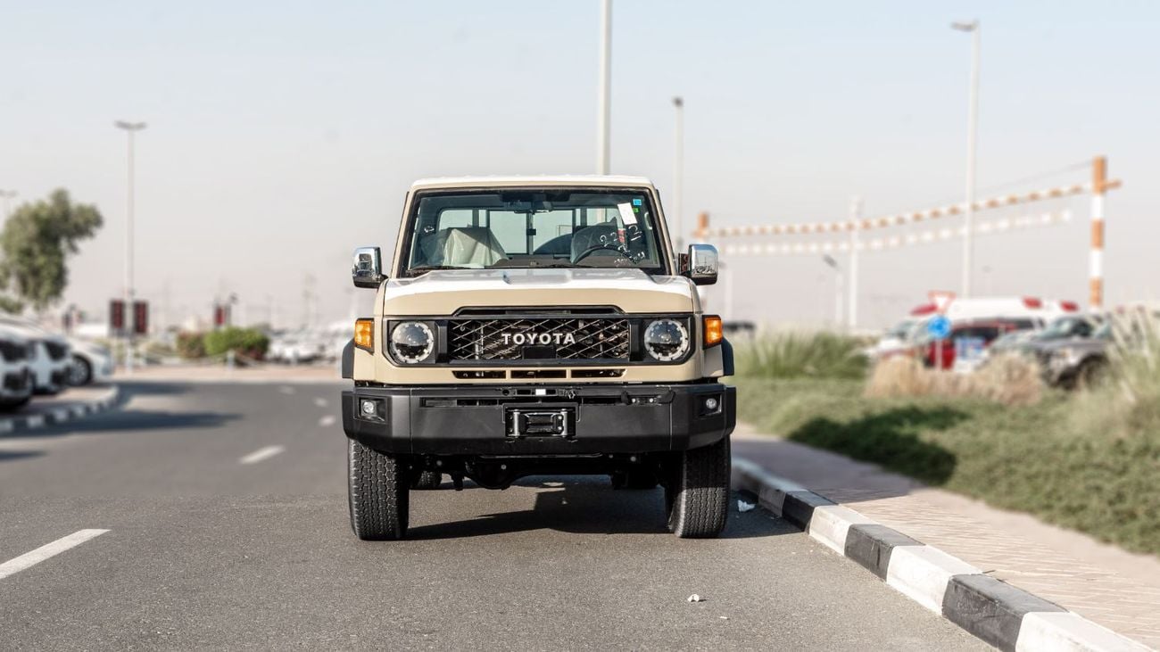 تويوتا لاند كروزر بيك آب 2026 Toyota Land Cruiser LC79 4.0L AT Petrol Full Option (Beige-Brown)