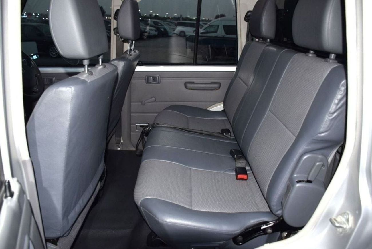 Toyota Land Cruiser Pick Up 2018 Toyota Land Cruiser Pick Up , 4dr Double Cab Utility, 4.5L 8cyl Diesel, Manual, Four Wheel Driv