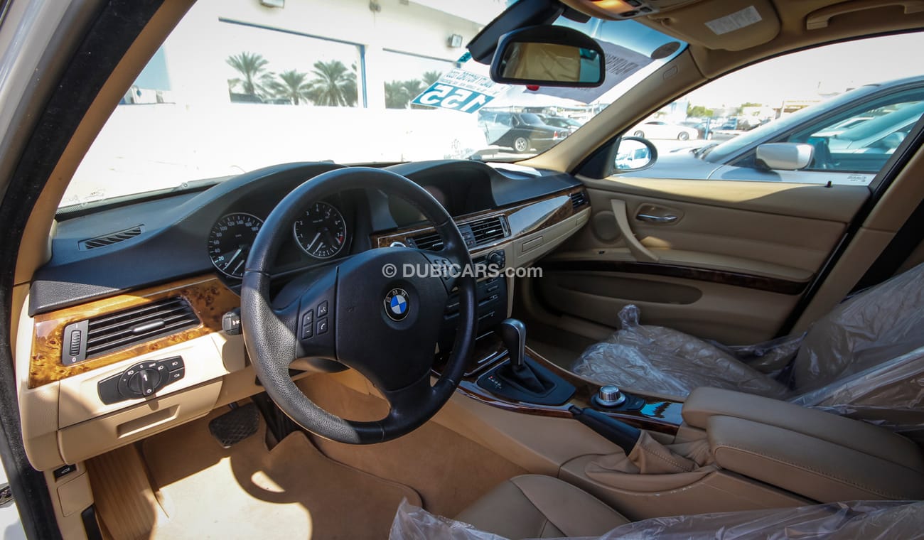 بي أم دبليو 325 i