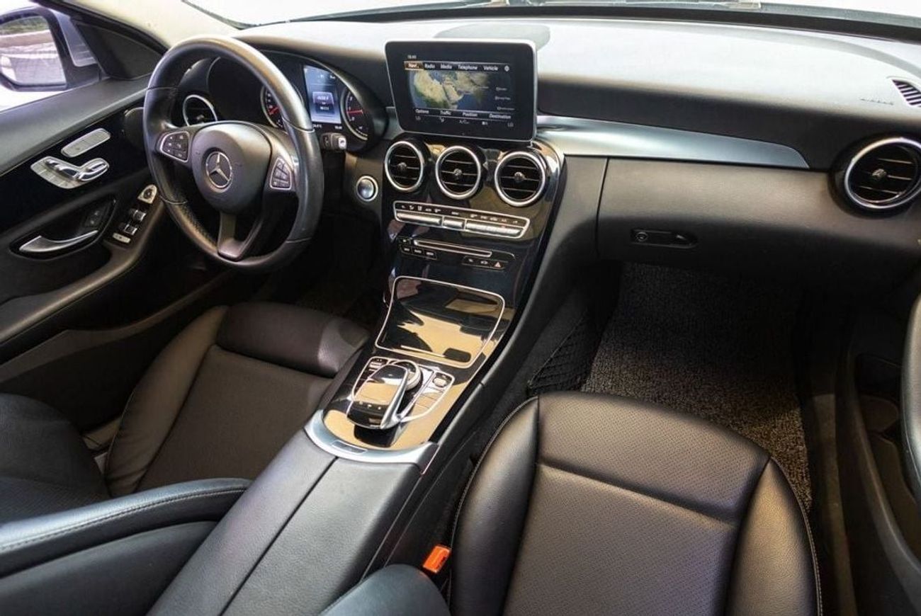 Mercedes-Benz C 200 Mercedes-Benz C200 2017 Korean Spec under Warranty with Flexible Down-Payment.