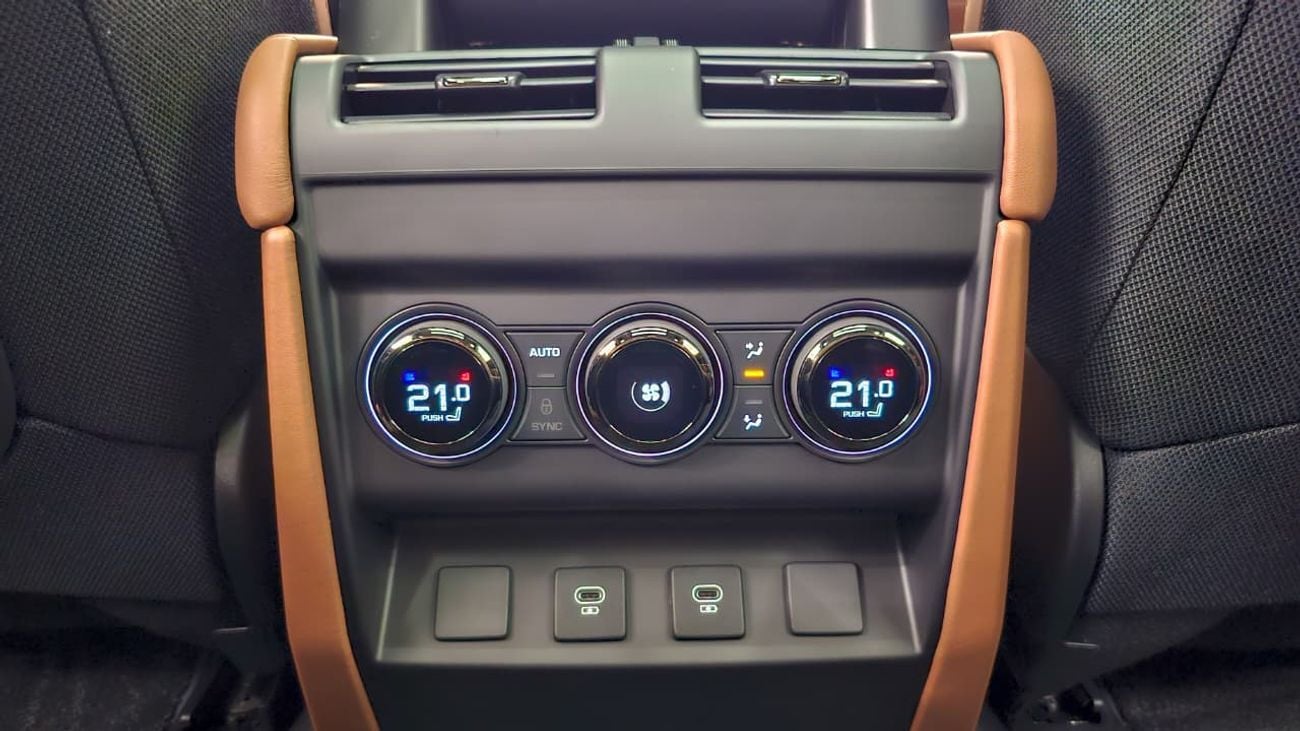 Land Rover Defender 110 OCTA EDITION ONE P635