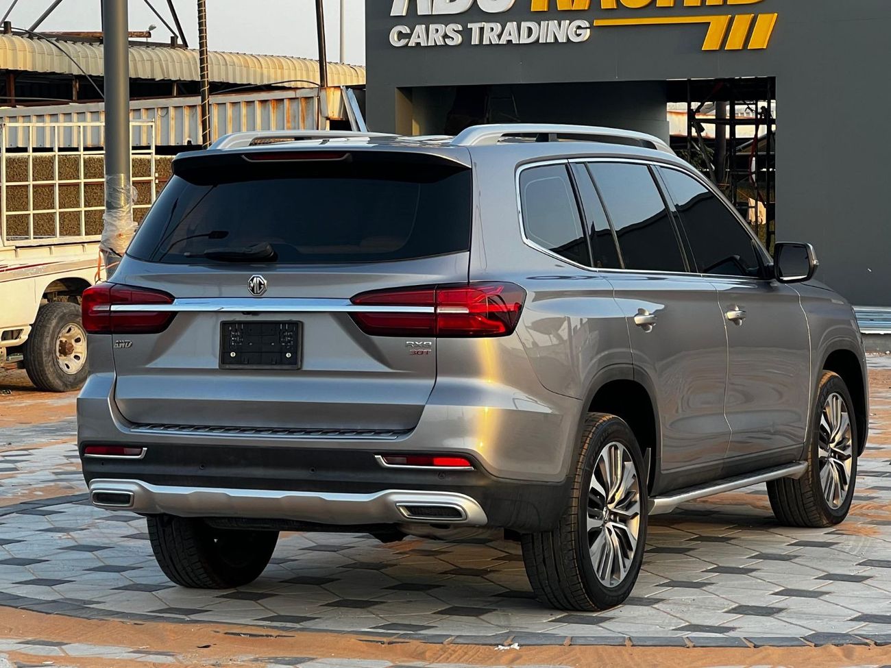 أم جي RX8 لاكجري