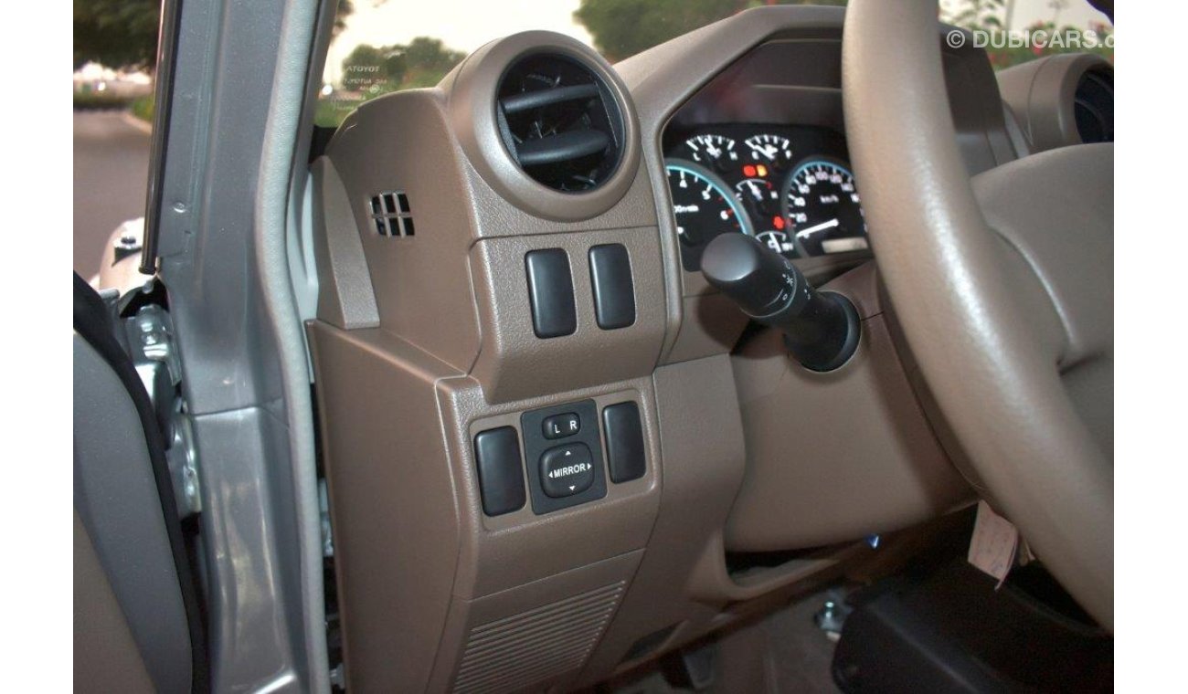Toyota Land Cruiser 76 Hardtop LX V6 4.0L Manual Transmission