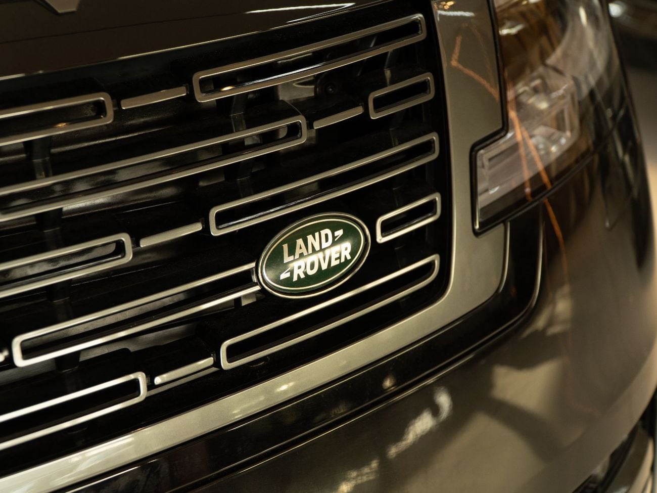 Land Rover Range Rover Autobiography P530 4.4L 2023 Range Rover Vogue Autobiography | Black Exterior | Maroon Interior | Lu