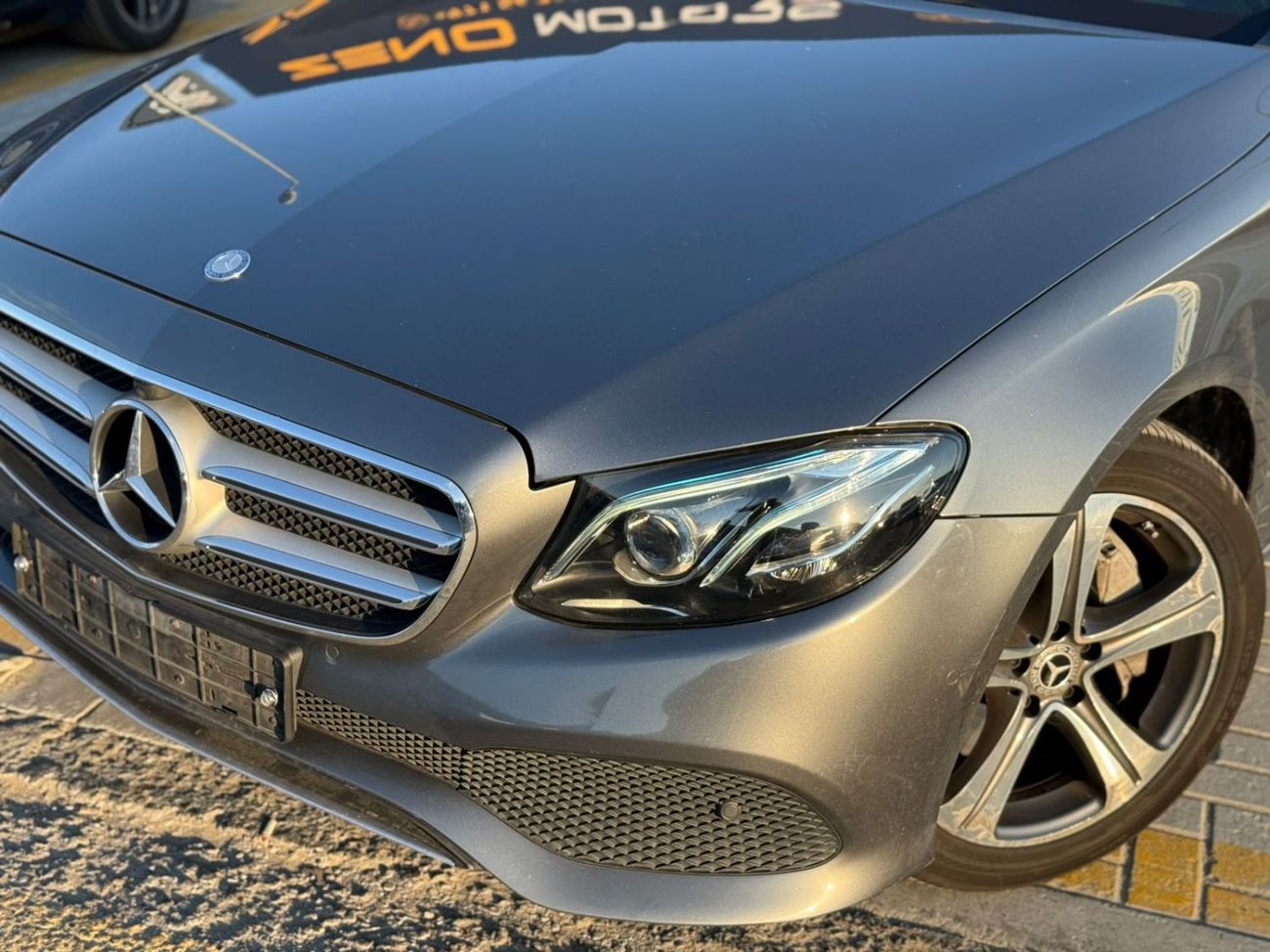 Mercedes-Benz E300 Premium 2.0L