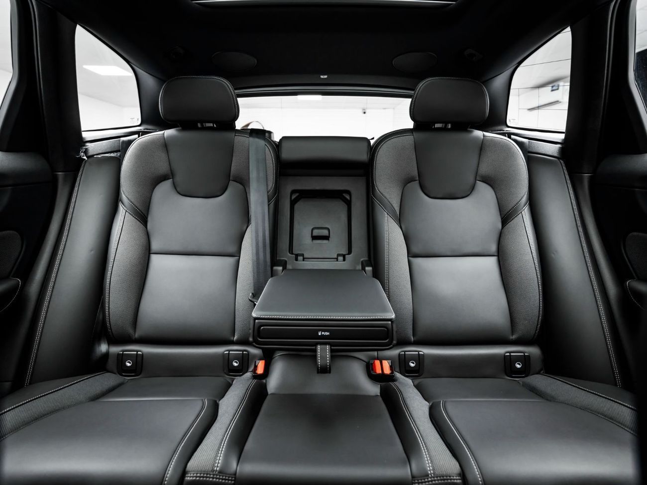 Volvo XC60 B5 2.0T Powertrain 2024 Volvo XC60 B5 Ultimate Dark, 2026 Volvo Warranty, Full Service History, Low