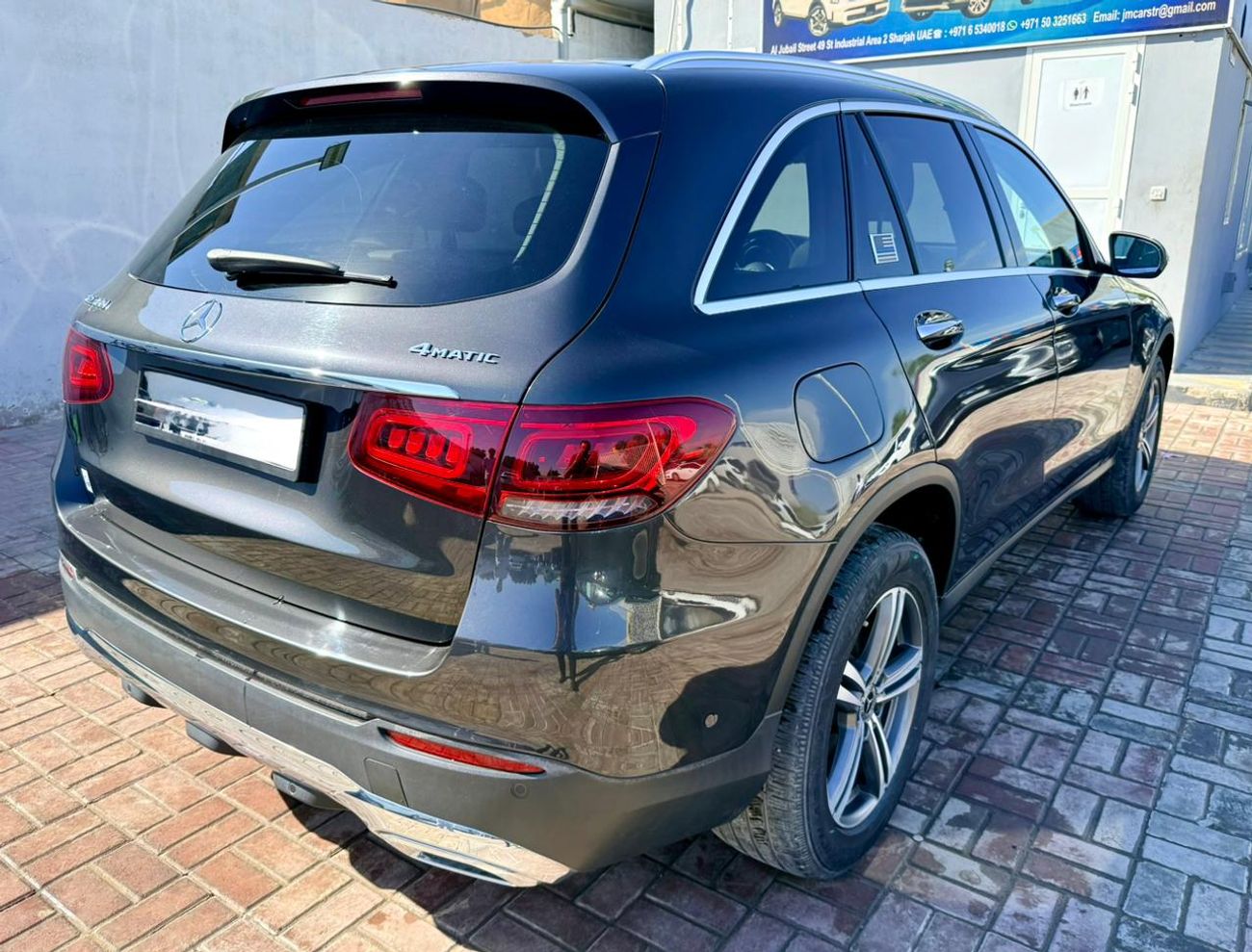 مرسيدس بنز GLC 300 2020 Mercedes benz GLC C300 4matic 4x4 full option Panoramic roof. 360 cameras. Auto parking etc