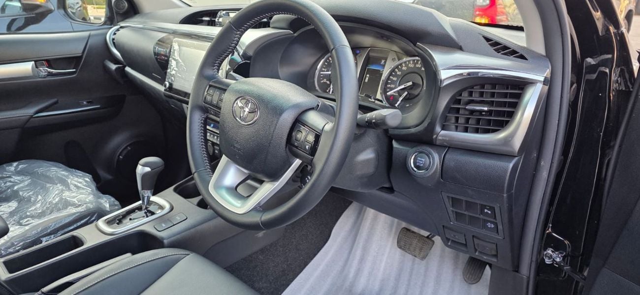 تويوتا هيلوكس RHD DIESEL FULL OPTION