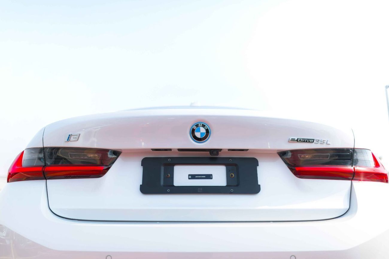 BMW i3 2025 BMW i3 eDrive35L – M Power Kit (EV) FOR EXPORT White