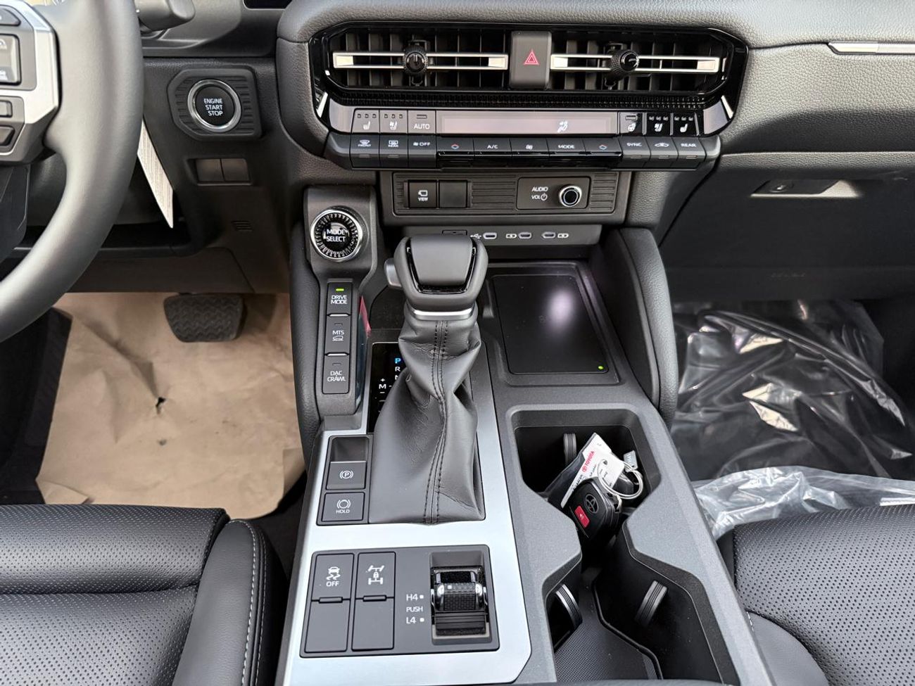 تويوتا برادو Toyota Prado Luxury 2.4L 2026 With Panoramic Sunroof Black Petrol (Export Only)