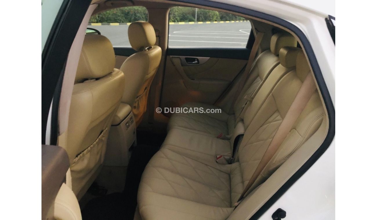 Infiniti QX70 Luxury Plus MODEL 2014 GCC CAR PERFECT CONDITION INSIDE AND OUTSIDE FULL OPTION SUN ROOF LEATHER SEA