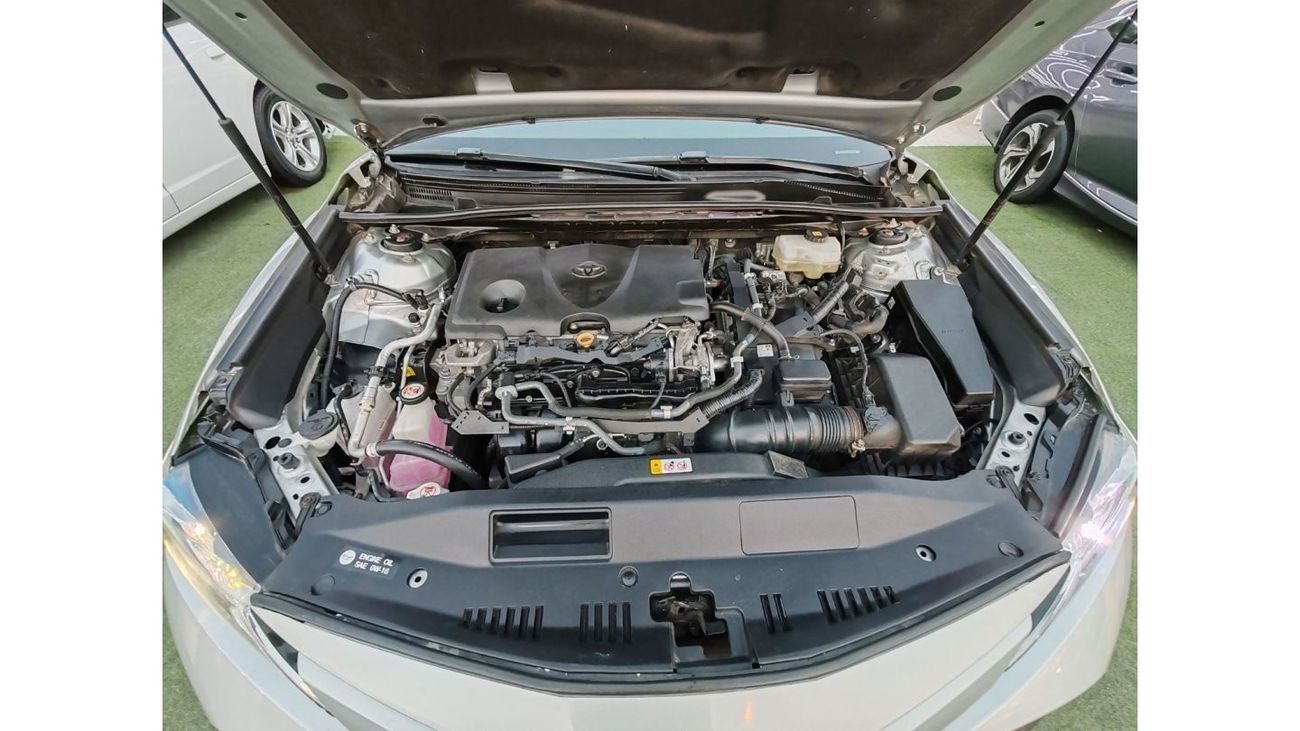 Toyota Camry LE HEV Warranty one year