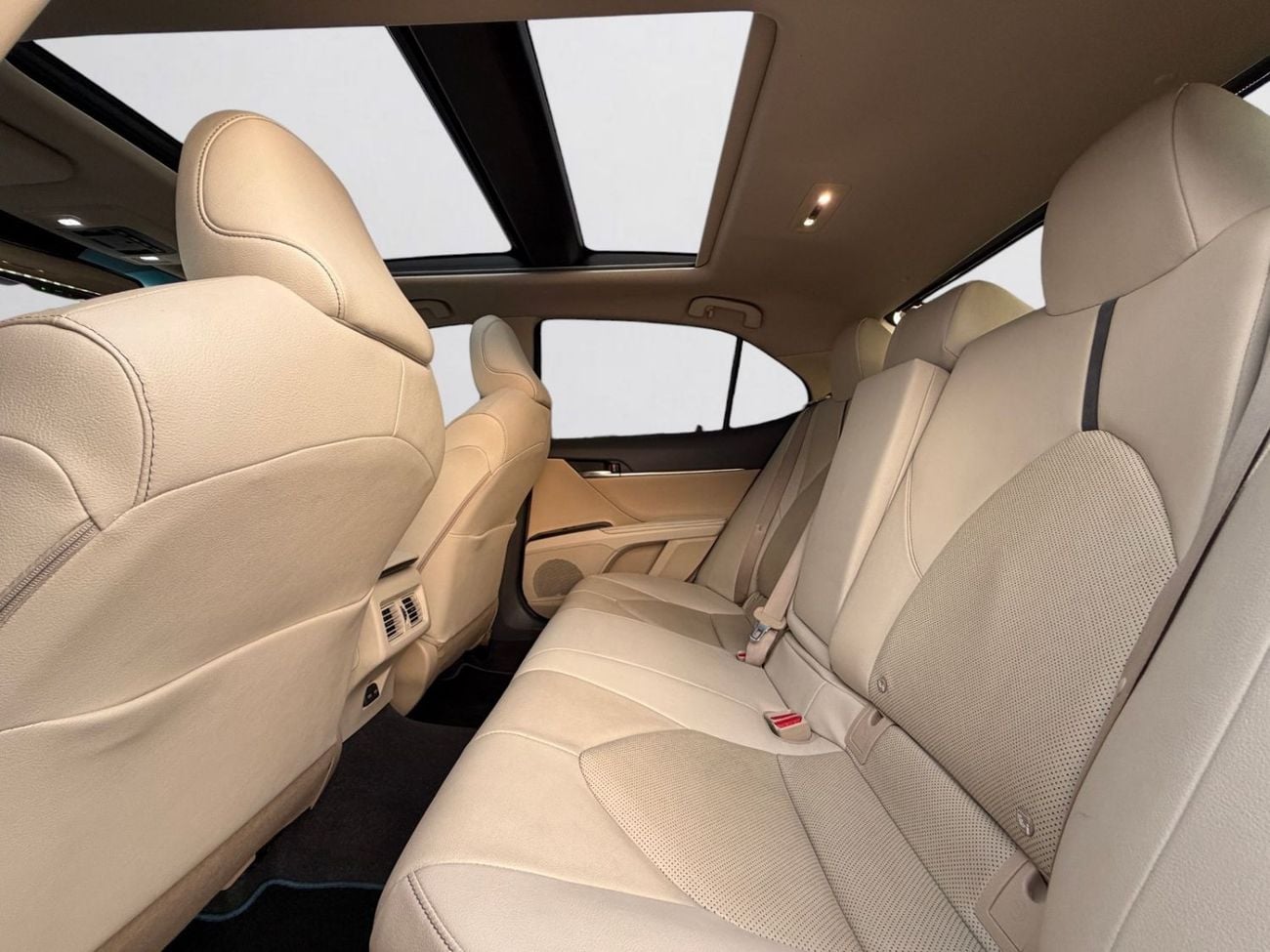تويوتا كامري GLE HEV TOYOTA CAMRY HYBRID LIMITED | AGENCY WARRANTY | FULL AGENCY SERVICE HISTORY | 2024 | GCC SPECS