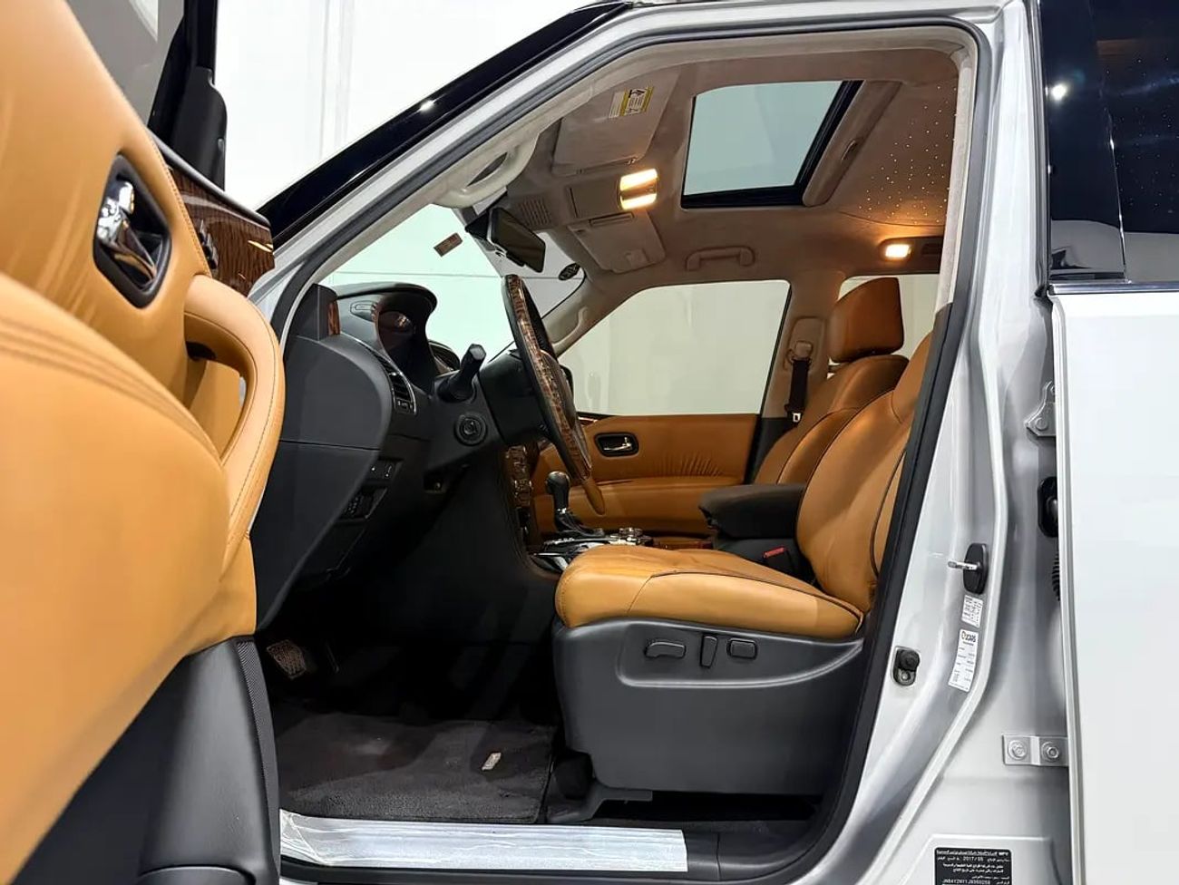 Nissan Patrol LE PLATINUM GCC LE Platinum / Original Paint- agency service history up to 100,000km