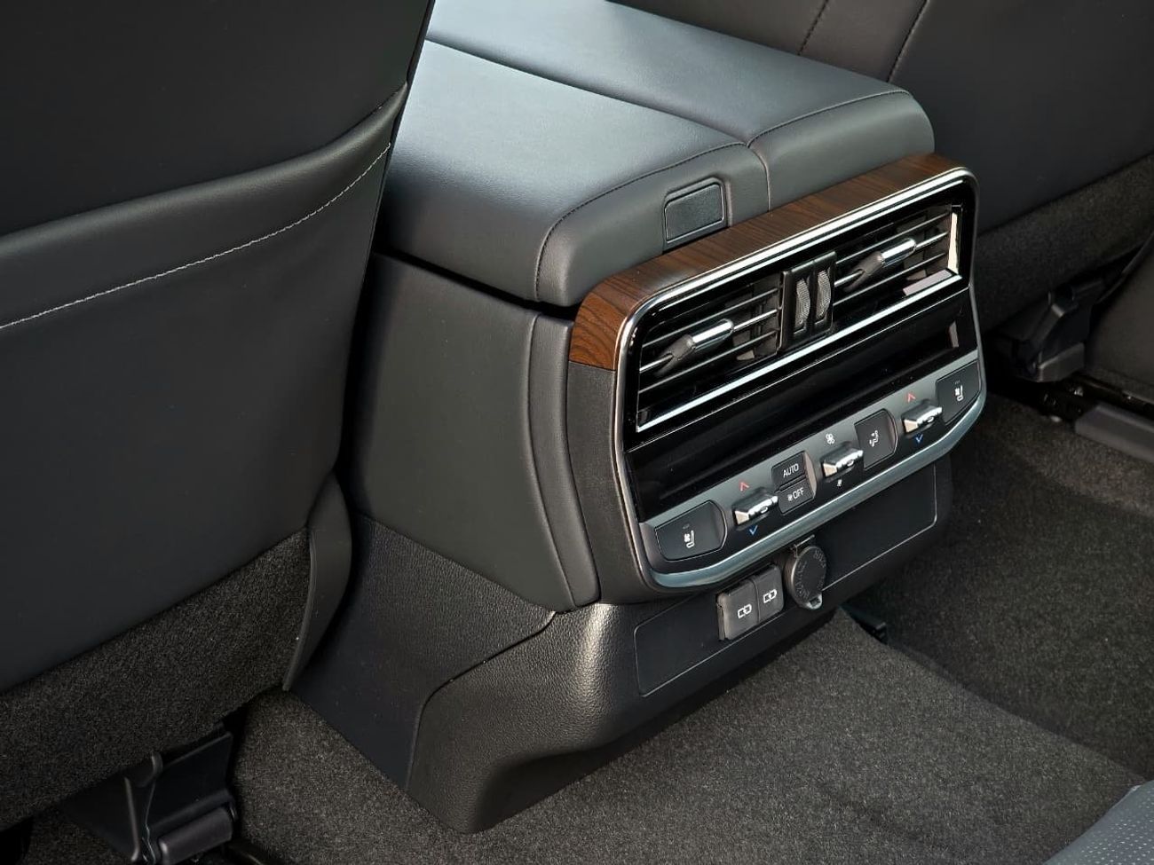 تويوتا لاند كروزر Toyota Land Cruiser VX 4.0 2025 Full