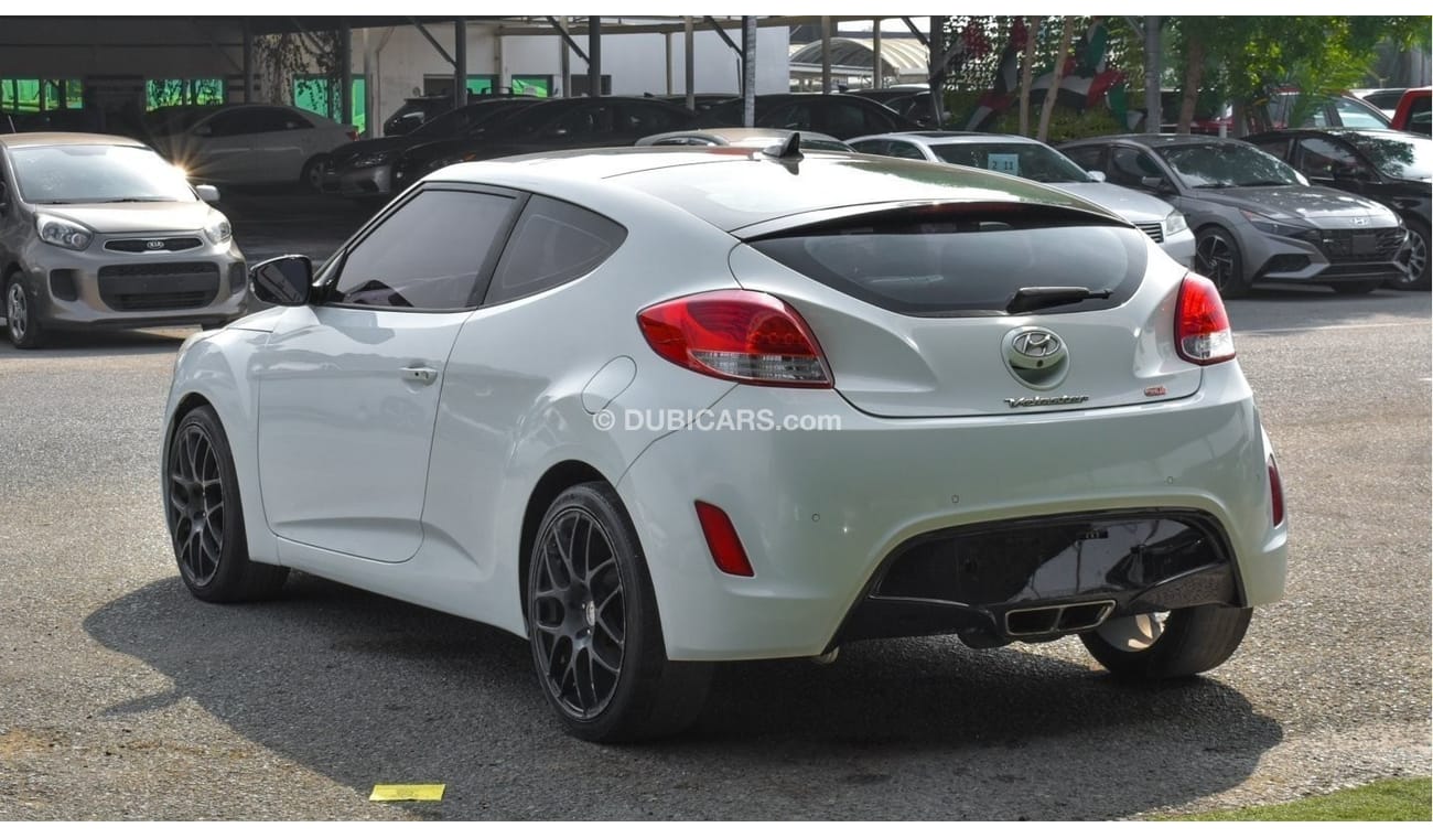 Used Hyundai Veloster 2011 for sale in Dubai - 684952