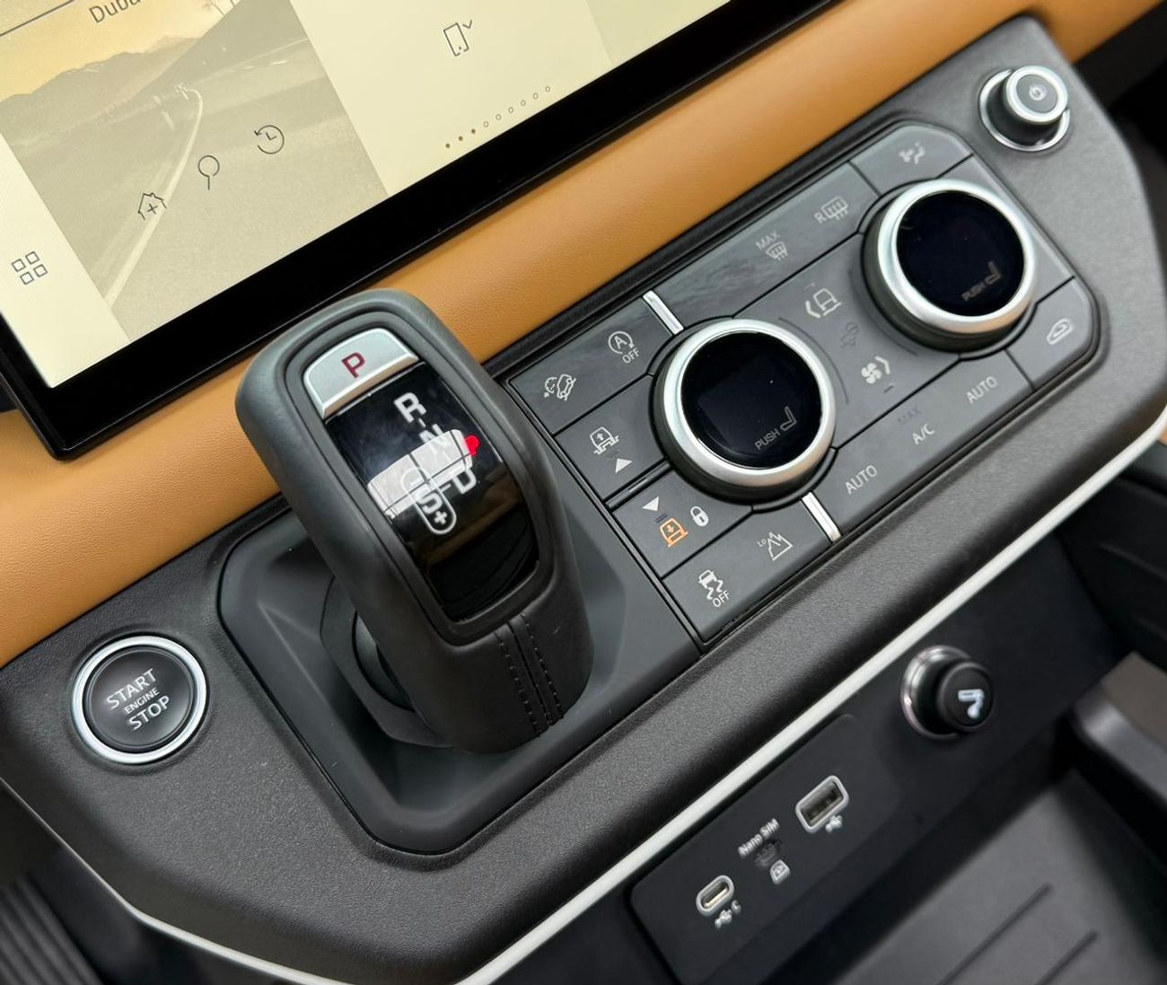 Land Rover Defender P400 90 HSE 3.0L (5 Seater) 2023 Land Rover Defender 90 HSE P400, 2027 LR Warranty + Service Pack, V