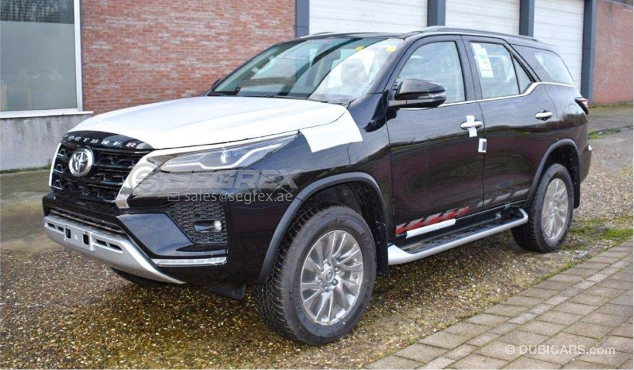 Toyota Fortuner 4.0L Petrol V6, 4WD A/T RR PWR DOOR,18'' AW, SKEY, FAC, COOL BX, EURO 4, CAM, WGN, LST+VENT, SMRT+ A