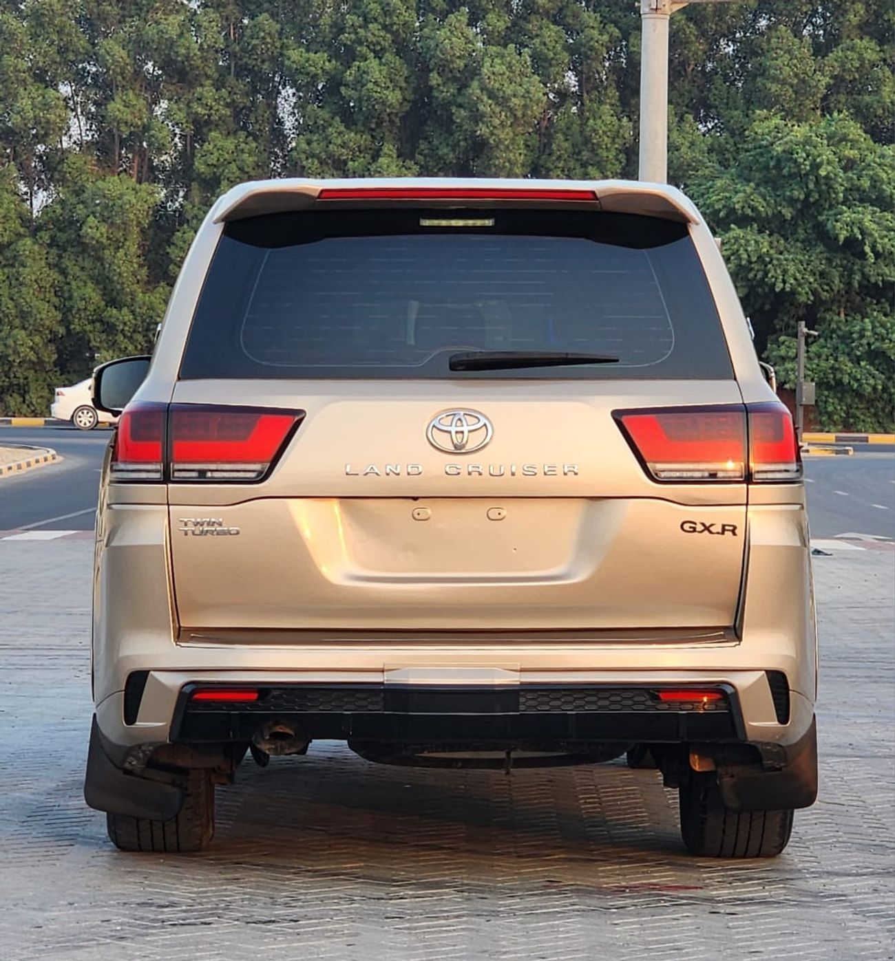 Toyota Land Cruiser GXR V8 MODEL 2010 UPGRADE 2024