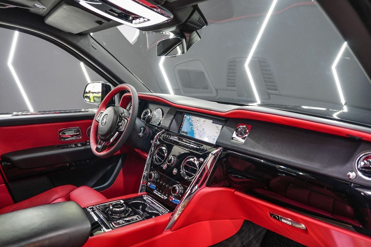 Rolls-Royce Cullinan Black Badge Kit, FACELIFT, Bespoke Audio, Executive Rear Seats w/ Entertainment, GCC!!