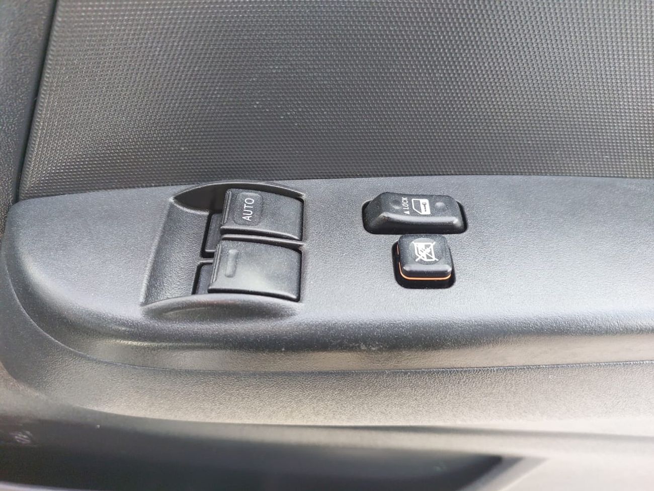 تويوتا هاياس TOYOTA HIACE COMMUTER VAN RHD 2015 MODEL 3.0 L DIESEL AUTOMATIC(PM23061)