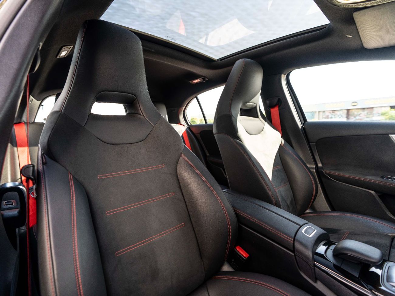 مرسيدس بنز A 35 AMG 4MATIC Hatchback