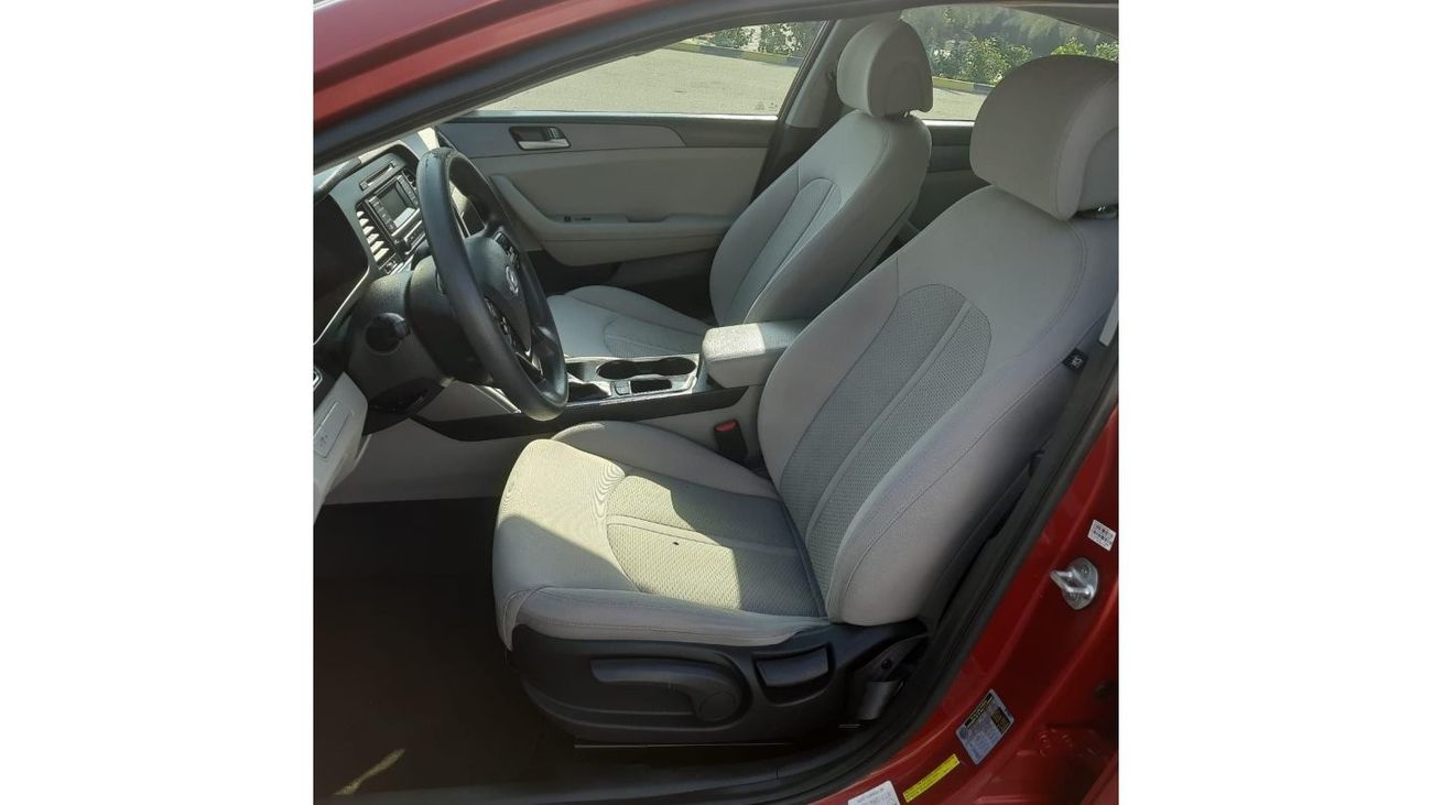 Hyundai Sonata GL Hyundai Sonata Se 2017 Red 2.4L 4 vin: 5NPE24AF4HH495067   ( UAS_ SPEC) VERY GOOD CONDITION