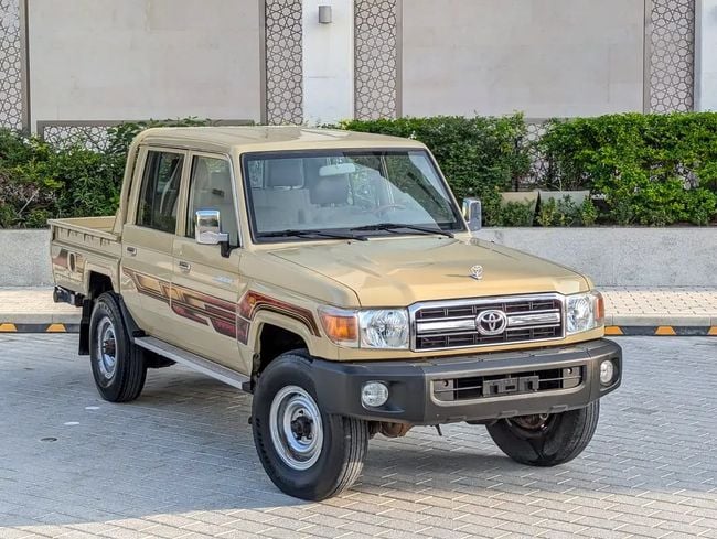 Used 2014 Toyota Land Cruiser 70 LC79 LX for sale in UAE | Verified Second Hand Toyota Land Cruiser 70 LC79 LX Price
