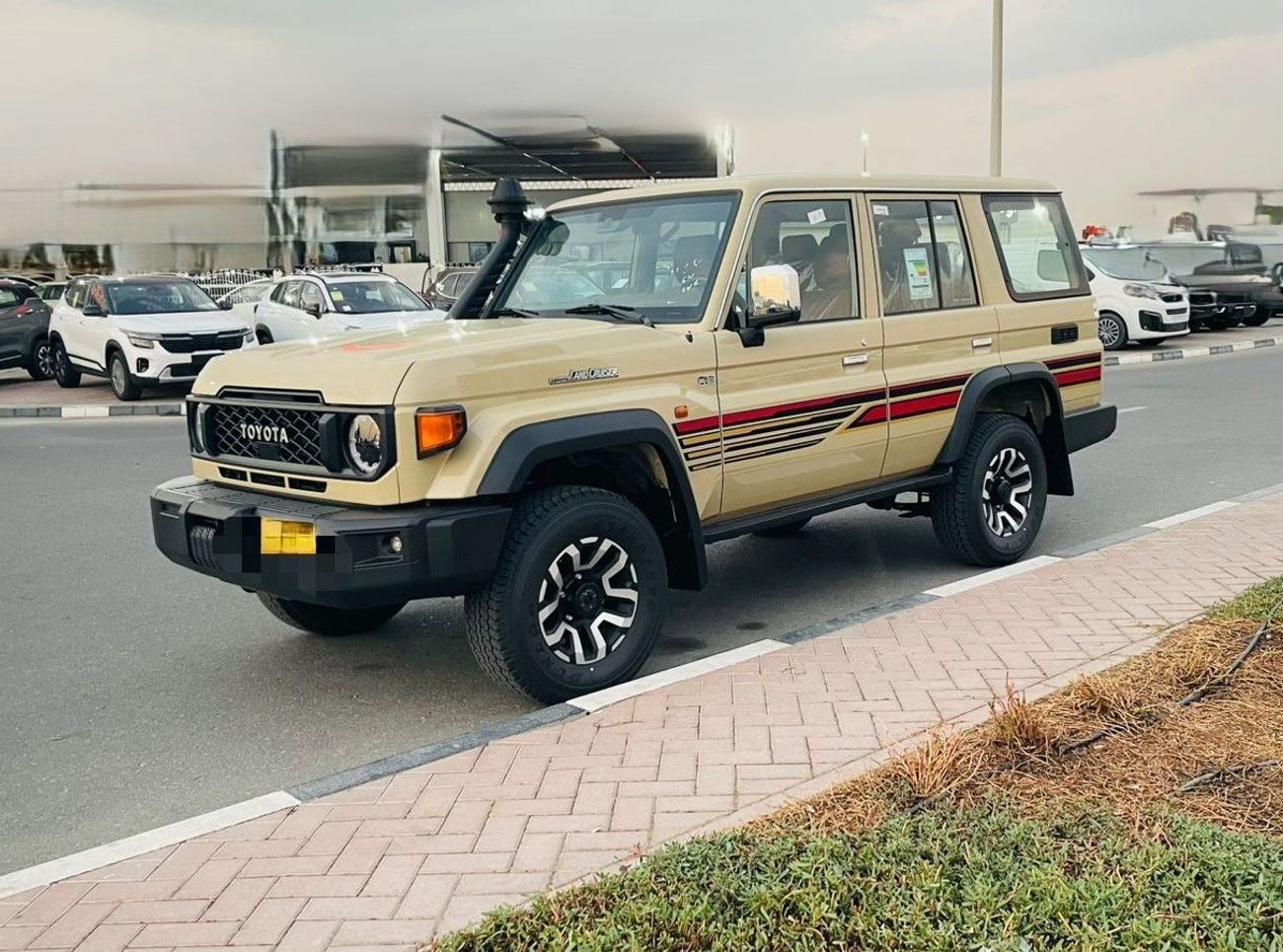Toyota Land Cruiser 70 2025 Toyota Land Cruiser LC76 LX-Z 5-Door Hardtop 2.8L 4-Cyl Diesel A/T 4x4 (Full-Option with Winch)